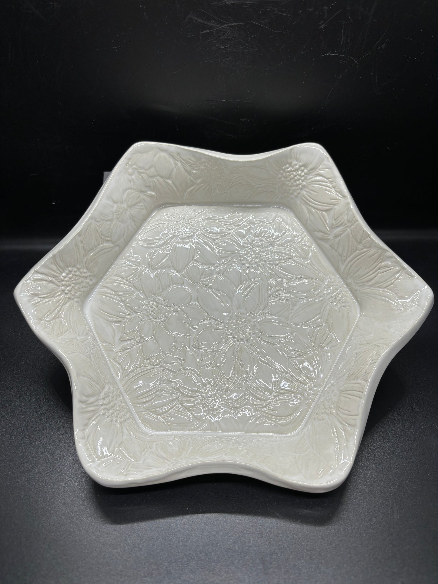 Flowered large plate Snow White